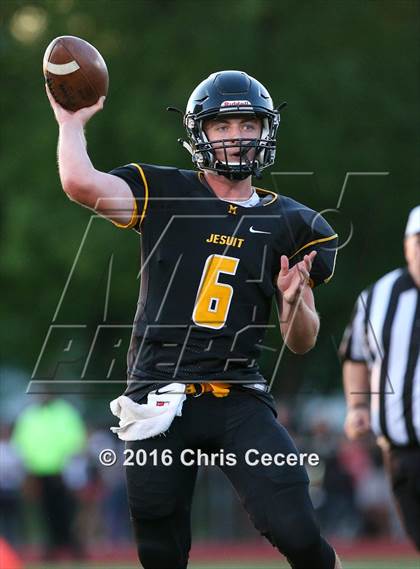 Thumbnail 3 in Rush-Henrietta @ McQuaid Jesuit photogallery.