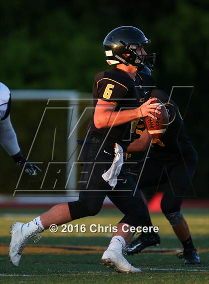 Thumbnail 3 in Rush-Henrietta @ McQuaid Jesuit photogallery.