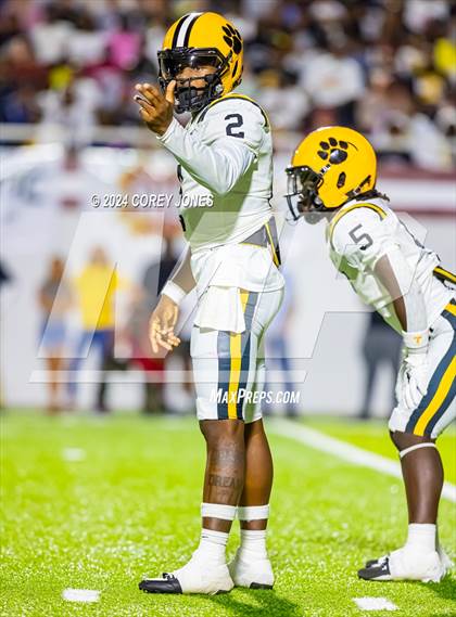 Thumbnail 3 in Valdosta vs Lowndes (Winnersville Classic) photogallery.