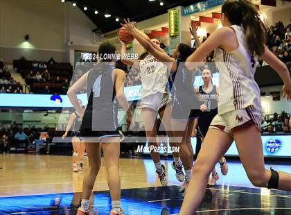 Thumbnail 2 in Albertus Magnus vs Ursuline (NYSPHSAA Section 1 Class AA Final) photogallery.