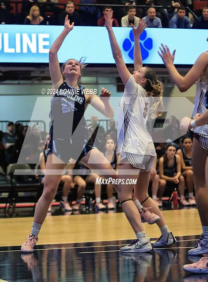 Thumbnail 2 in Albertus Magnus vs Ursuline (NYSPHSAA Section 1 Class AA Final) photogallery.