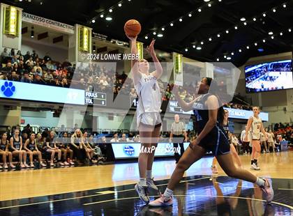Thumbnail 2 in Albertus Magnus vs Ursuline (NYSPHSAA Section 1 Class AA Final) photogallery.