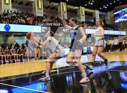 Thumbnail 3 in Albertus Magnus vs Ursuline (NYSPHSAA Section 1 Class AA Final) photogallery.