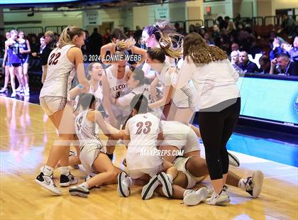 Thumbnail 2 in Albertus Magnus vs Ursuline (NYSPHSAA Section 1 Class AA Final) photogallery.