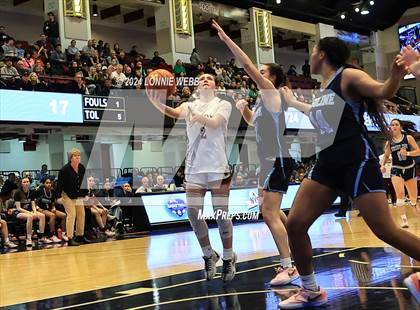 Thumbnail 2 in Albertus Magnus vs Ursuline (NYSPHSAA Section 1 Class AA Final) photogallery.