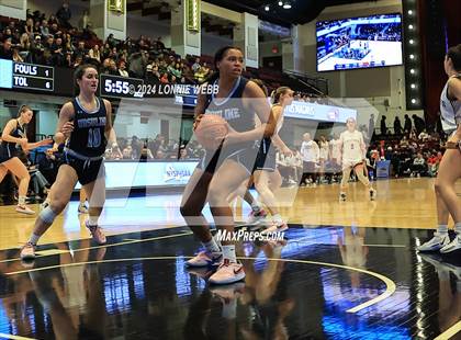 Thumbnail 2 in Albertus Magnus vs Ursuline (NYSPHSAA Section 1 Class AA Final) photogallery.