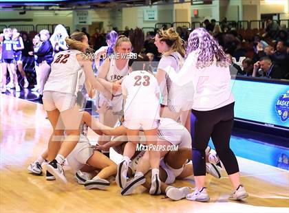 Thumbnail 2 in Albertus Magnus vs Ursuline (NYSPHSAA Section 1 Class AA Final) photogallery.