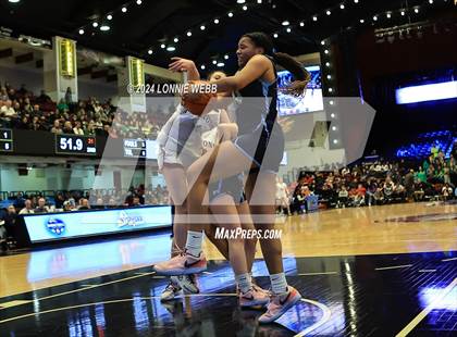 Thumbnail 3 in Albertus Magnus vs Ursuline (NYSPHSAA Section 1 Class AA Final) photogallery.