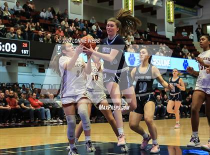Thumbnail 1 in Albertus Magnus vs Ursuline (NYSPHSAA Section 1 Class AA Final) photogallery.