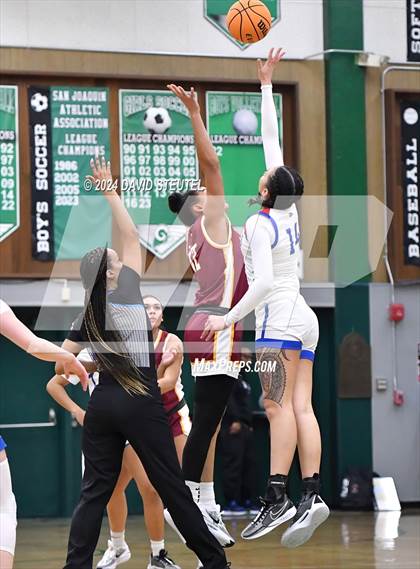 Thumbnail 1 in Cardinal Newman vs. Folsom (St. Mary's MLK Showcase) photogallery.
