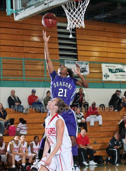 Thumbnail 2 in St. Mary's vs. Sacramento (West Coast Jamboree) photogallery.