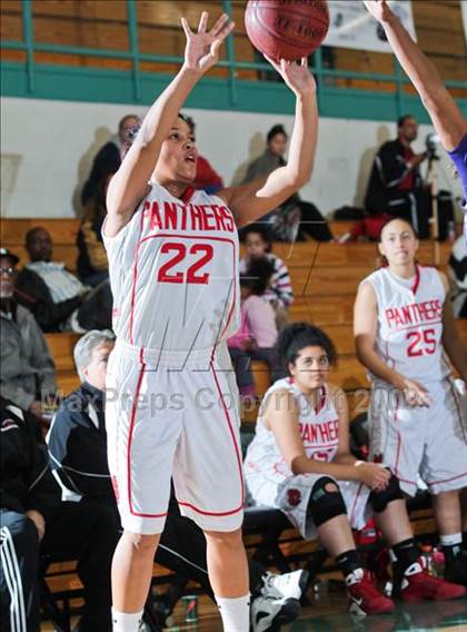 Thumbnail 2 in St. Mary's vs. Sacramento (West Coast Jamboree) photogallery.