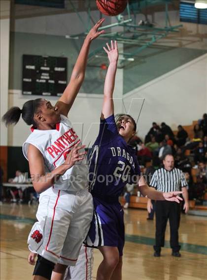 Thumbnail 2 in St. Mary's vs. Sacramento (West Coast Jamboree) photogallery.