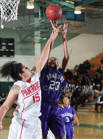 Thumbnail 2 in St. Mary's vs. Sacramento (West Coast Jamboree) photogallery.