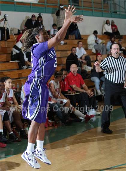 Thumbnail 2 in St. Mary's vs. Sacramento (West Coast Jamboree) photogallery.