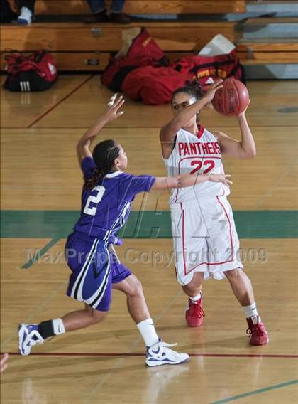 Thumbnail 2 in St. Mary's vs. Sacramento (West Coast Jamboree) photogallery.