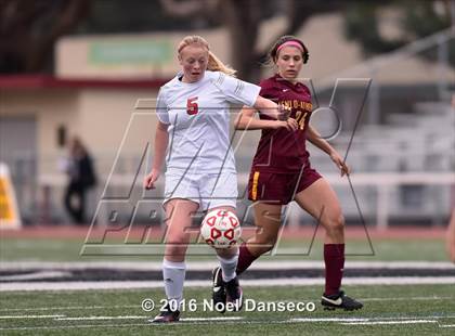 Thumbnail 3 in Burlingame vs. Menlo-Atherton photogallery.