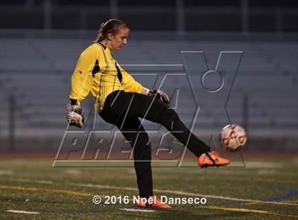 Thumbnail 2 in Burlingame vs. Menlo-Atherton photogallery.