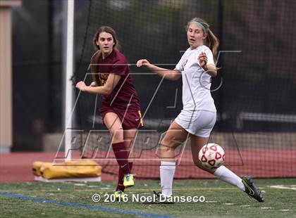 Thumbnail 2 in Burlingame vs. Menlo-Atherton photogallery.