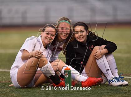 Thumbnail 3 in Burlingame vs. Menlo-Atherton photogallery.