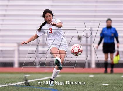 Thumbnail 3 in Burlingame vs. Menlo-Atherton photogallery.