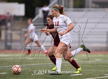 Thumbnail 3 in Burlingame vs. Menlo-Atherton photogallery.