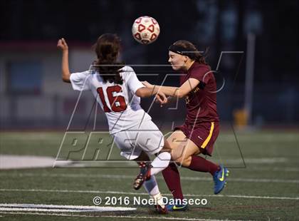 Thumbnail 3 in Burlingame vs. Menlo-Atherton photogallery.