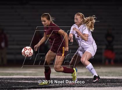 Thumbnail 3 in Burlingame vs. Menlo-Atherton photogallery.