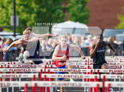 Thumbnail 3 in IHSAA Sectional #12 (Hurdles) photogallery.