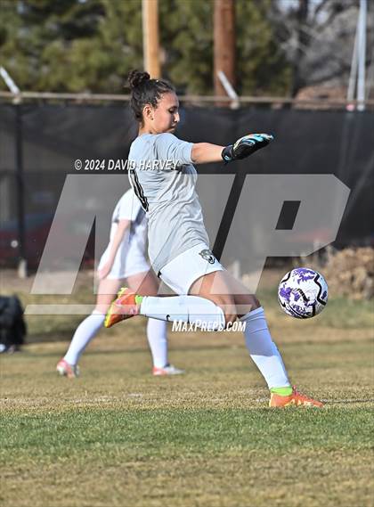 Thumbnail 2 in Chatfield vs D'Evelyn photogallery.