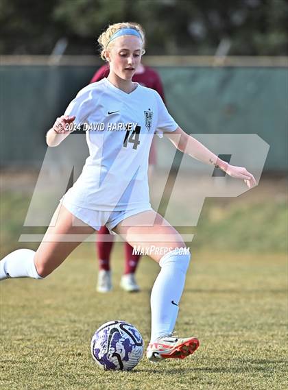 Thumbnail 2 in Chatfield vs D'Evelyn photogallery.