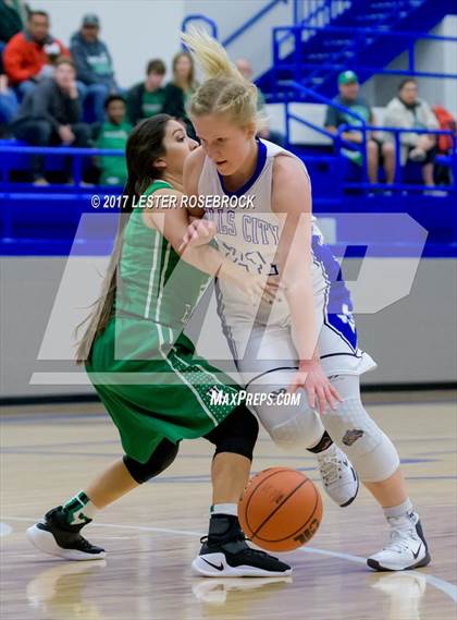 Thumbnail 1 in Woodsboro @ Falls City photogallery.
