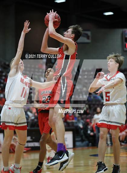 Thumbnail 2 in Grand County vs. Manti (UHSAA 3A 5th Place) photogallery.