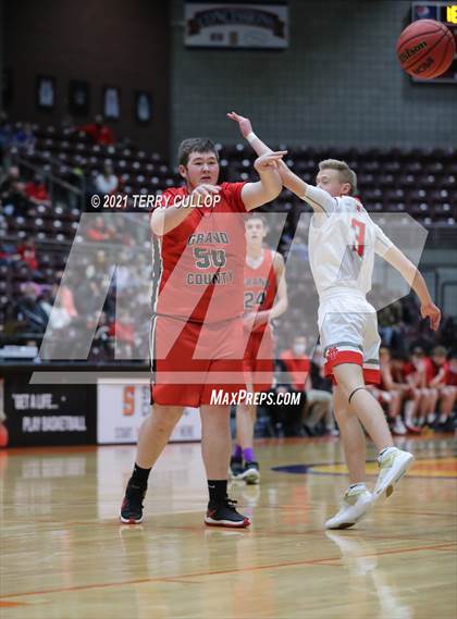 Thumbnail 2 in Grand County vs. Manti (UHSAA 3A 5th Place) photogallery.