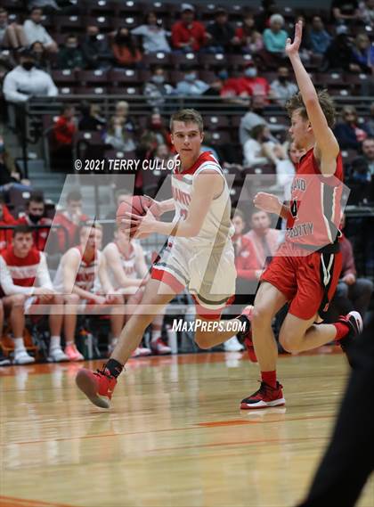 Thumbnail 3 in Grand County vs. Manti (UHSAA 3A 5th Place) photogallery.
