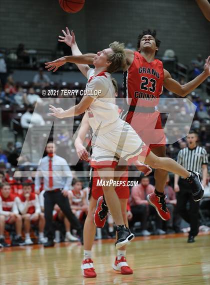 Thumbnail 1 in Grand County vs. Manti (UHSAA 3A 5th Place) photogallery.