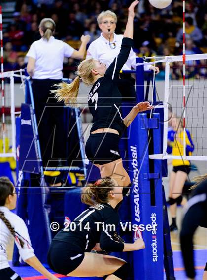 Thumbnail 2 in Yuma vs. Dolores (CHSAA 2A Playoff) photogallery.