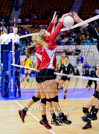 Thumbnail 2 in Yuma vs. Dolores (CHSAA 2A Playoff) photogallery.