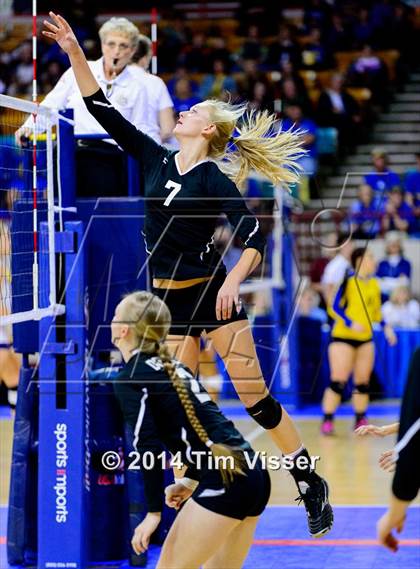 Thumbnail 2 in Yuma vs. Dolores (CHSAA 2A Playoff) photogallery.