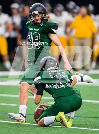 Thumbnail 1 in Lake Ridge vs. Highland Park (UIL 5A DI Reg Semi-Final) photogallery.