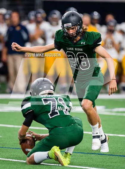 Thumbnail 3 in Lake Ridge vs. Highland Park (UIL 5A DI Reg Semi-Final) photogallery.