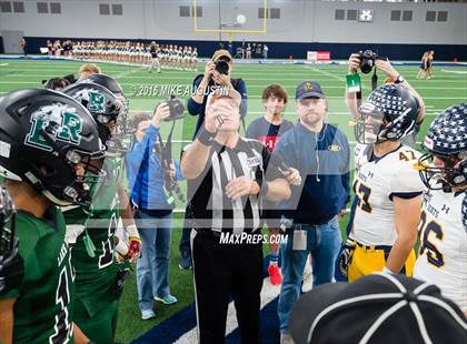 Thumbnail 3 in Lake Ridge vs. Highland Park (UIL 5A DI Reg Semi-Final) photogallery.