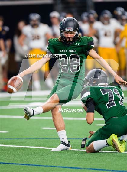 Thumbnail 3 in Lake Ridge vs. Highland Park (UIL 5A DI Reg Semi-Final) photogallery.