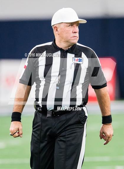 Thumbnail 3 in Lake Ridge vs. Highland Park (UIL 5A DI Reg Semi-Final) photogallery.