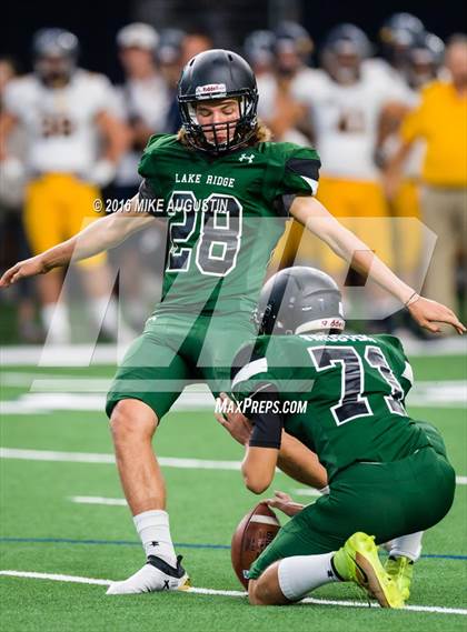 Thumbnail 2 in Lake Ridge vs. Highland Park (UIL 5A DI Reg Semi-Final) photogallery.