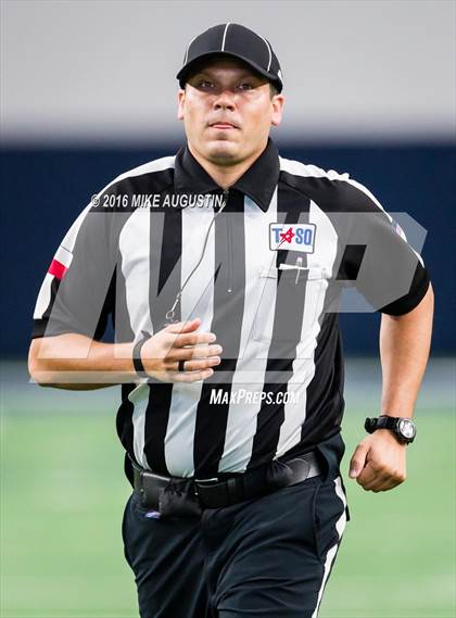 Thumbnail 3 in Lake Ridge vs. Highland Park (UIL 5A DI Reg Semi-Final) photogallery.