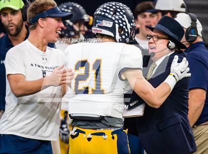 Thumbnail 3 in Lake Ridge vs. Highland Park (UIL 5A DI Reg Semi-Final) photogallery.