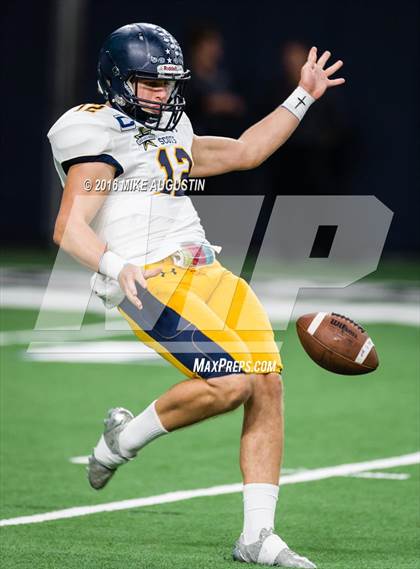 Thumbnail 3 in Lake Ridge vs. Highland Park (UIL 5A DI Reg Semi-Final) photogallery.