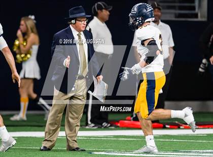 Thumbnail 1 in Lake Ridge vs. Highland Park (UIL 5A DI Reg Semi-Final) photogallery.