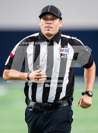 Thumbnail 1 in Lake Ridge vs. Highland Park (UIL 5A DI Reg Semi-Final) photogallery.